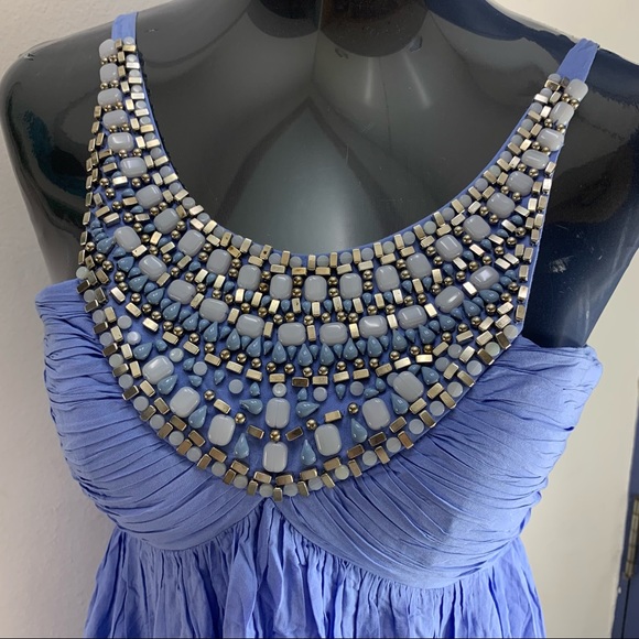 ๐ FOREVER NEW Dress with the Neck Design of Stitched Handcrafted Stones - Picture 5 of 11